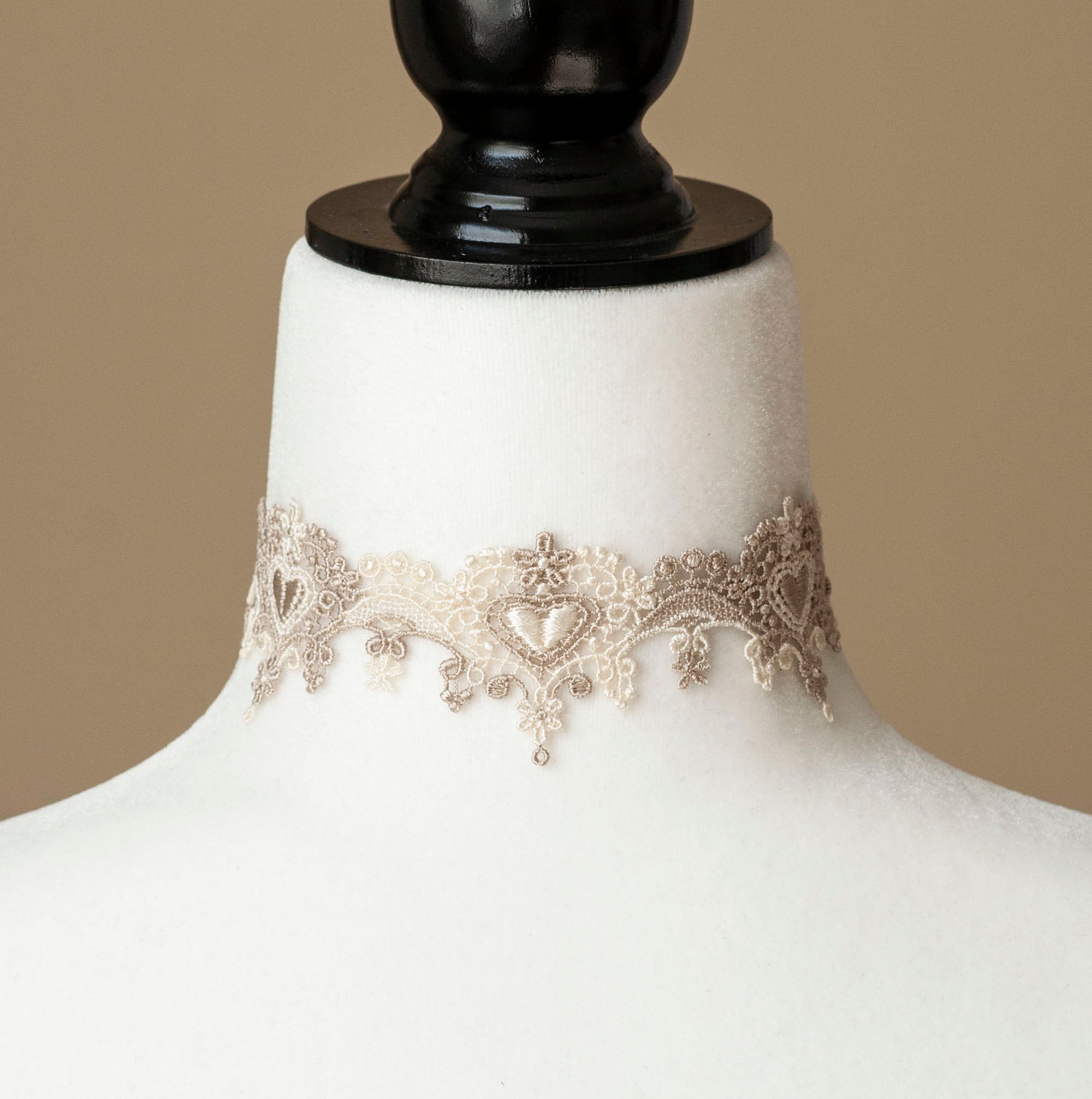Off white hot sale lace choker necklace