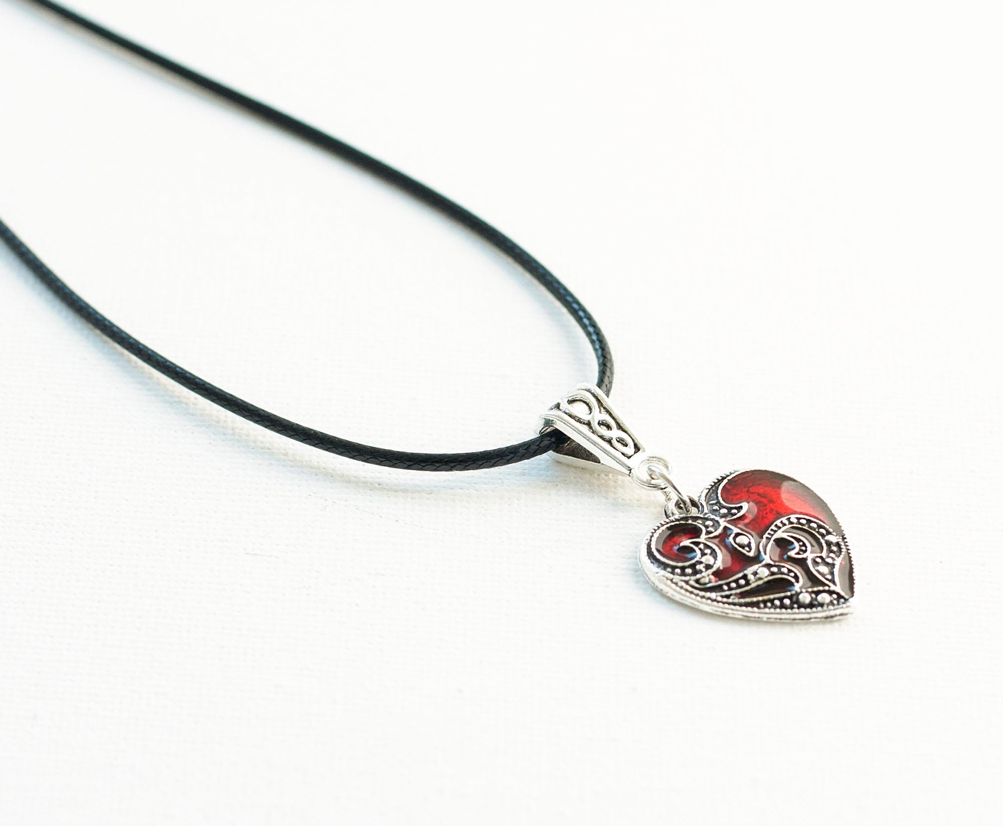 Filigree pendant necklace on sale