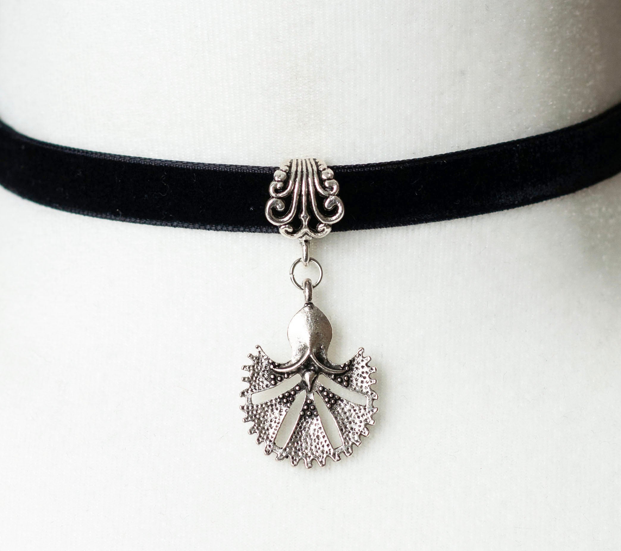 Long black choker necklace deals
