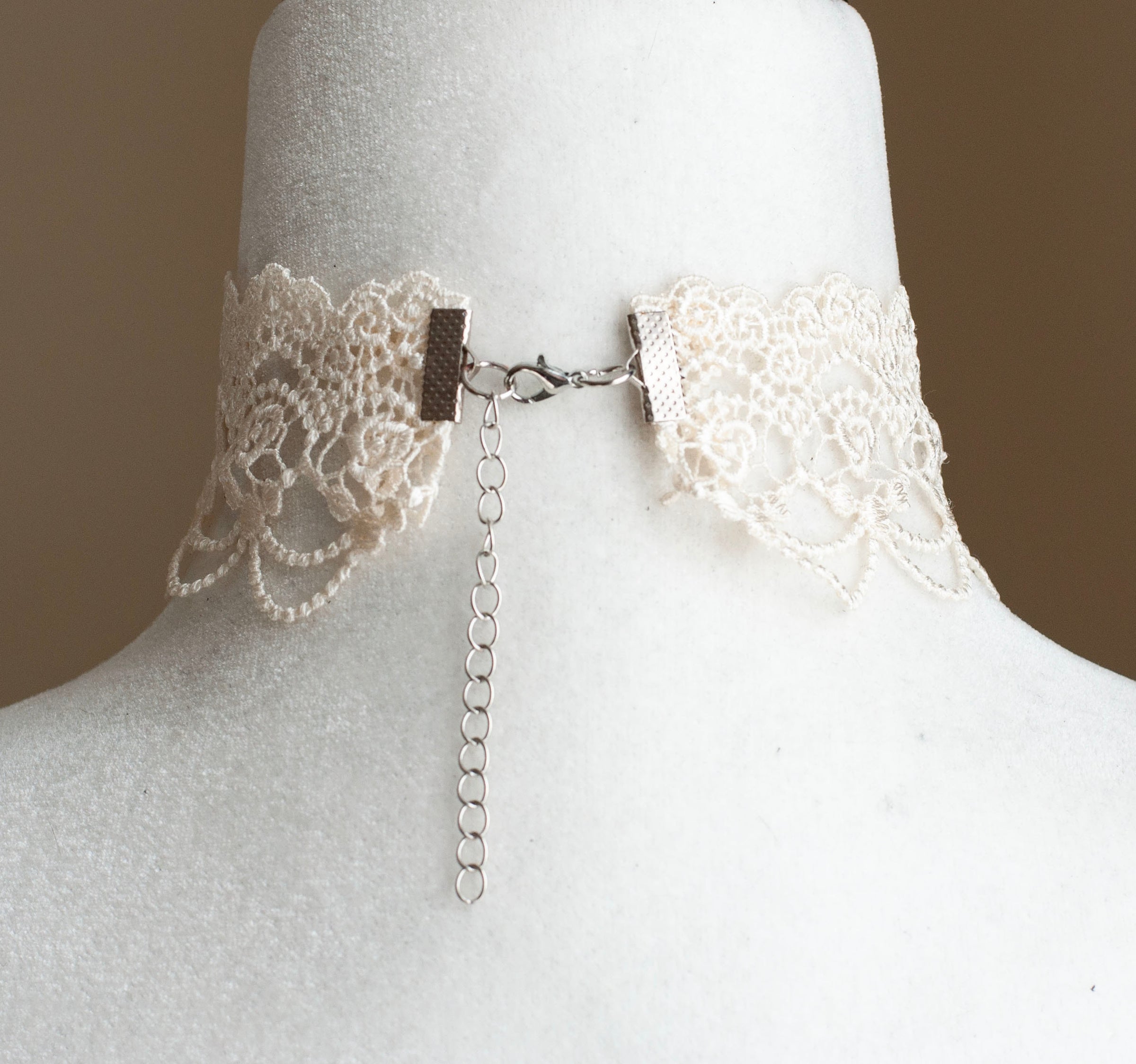 White lace choker necklace 2025